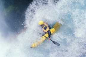 精彩体育电竞赛事平台-跨界奇迹还是平行宇宙？费德勒脚法绝杀切尔西，挺进下一轮引爆全网疯狂